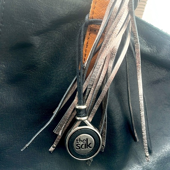 The Sak Palisade Black Leather Shoulder Tote Bag Buttery Soft Fringe+Charm Roomy - Picture 3 of 17